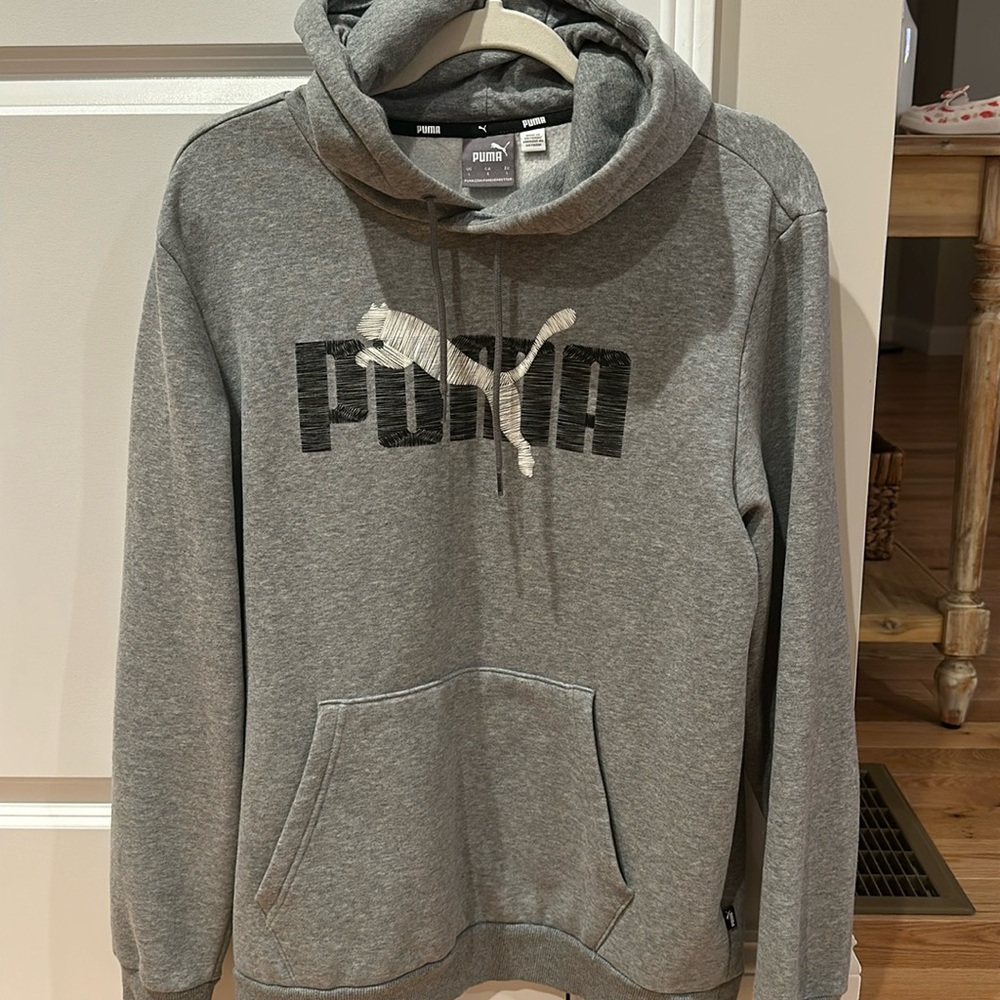 Puma Gray Performance Sweatshirt. Mens Large
